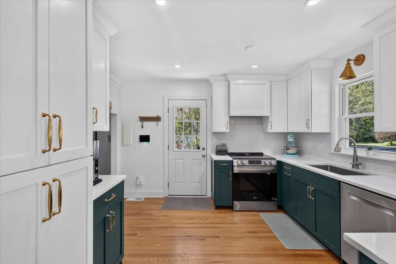 1167 Sherwood Street Photo 6