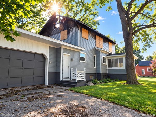 938 W Oregon Street , Lapeer, Mi 48446