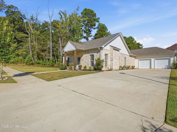 828 Long Leaf Circle, Brandon, MS 39042