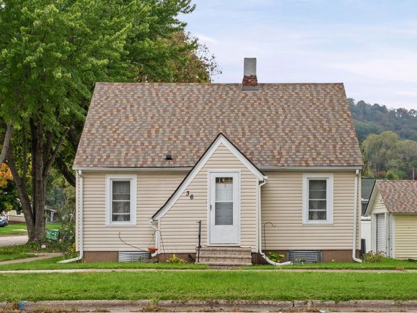 36 S Elm Street , La Crescent, MN 55947