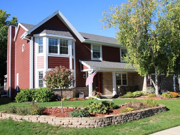 1116 Whittier LANE, Oconomowoc, WI 53066