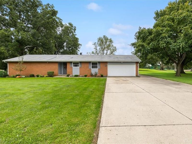5325 David Drive, Tipp City, OH 45371 Photo 2