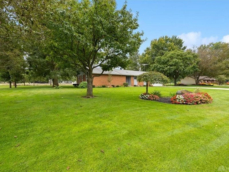 5325 David Drive, Tipp City, OH 45371 Photo 4