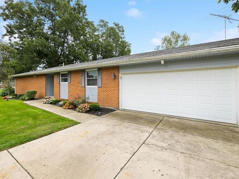 5325 David Drive, Tipp City, OH 45371 Photo 5