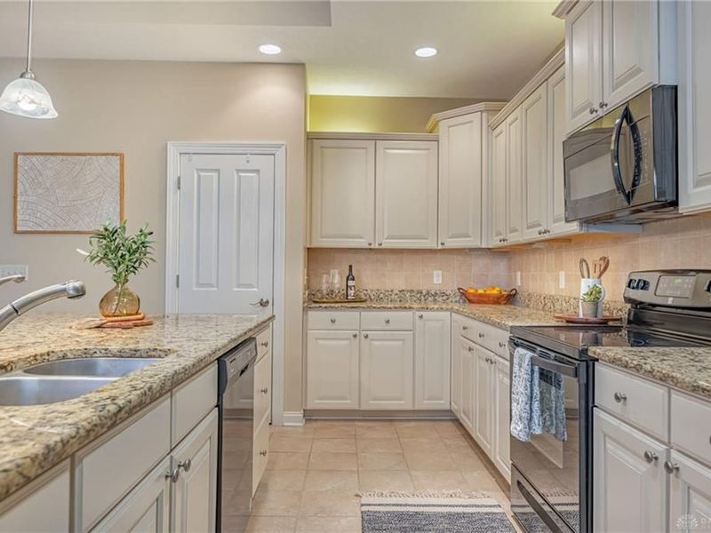 2795 Silver Maple Lane, Beavercreek, OH 45431 Photo 4
