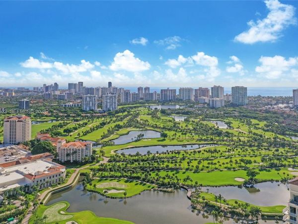 19501 W Country Club Dr , Unit PH-02, Aventura, FL 33180