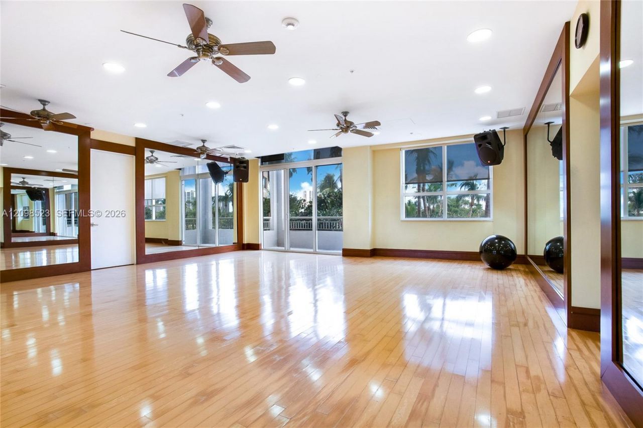 19501 W Country Club Dr , Unit PH-02, Aventura, FL 33180 Photo