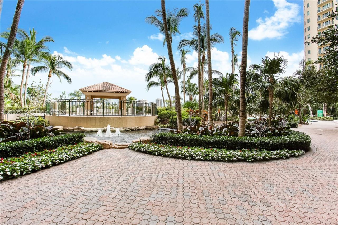 19501 W Country Club Dr , Unit PH-02, Aventura, FL 33180 Photo