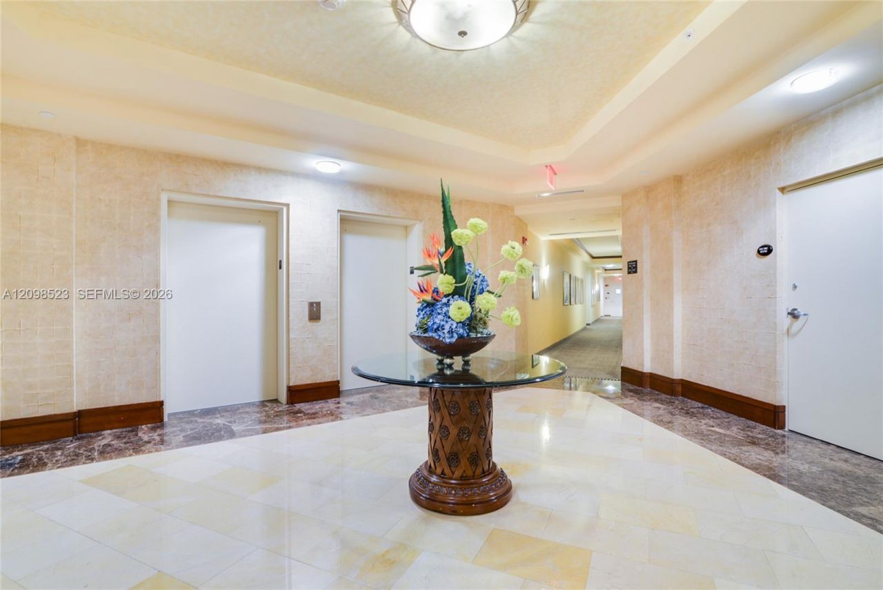 19501 W Country Club Dr , Unit PH-02, Aventura, FL 33180 Photo