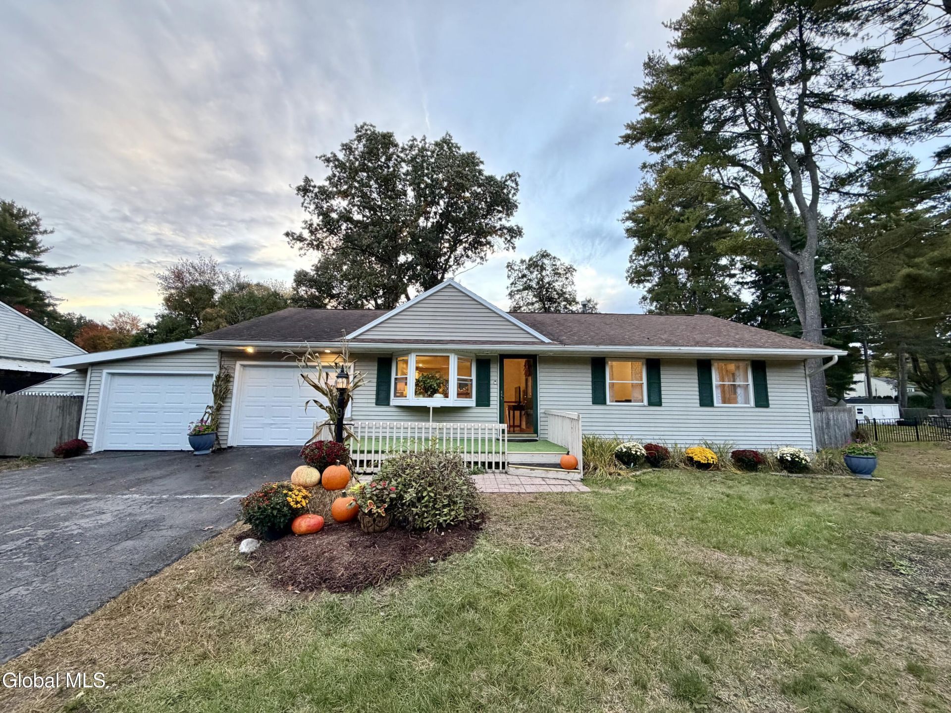 9 Hathorn Boulevard, Saratoga Springs, NY 12866 Main Photo