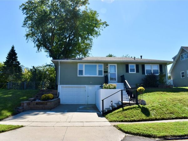 2165 Country Club Drive, Marion, IA 52302