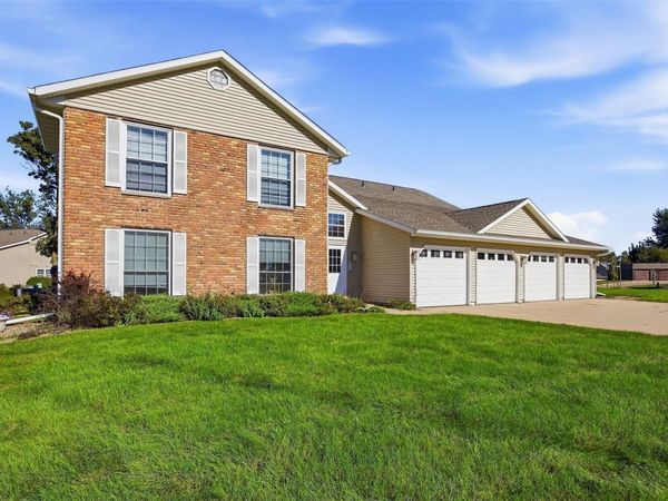 6106 Greenbriar Lane SW, Unit C, Cedar Rapids, IA 52404
