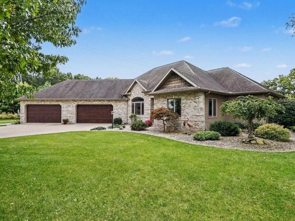 52221 Winding Waters Lane, Elkhart, IN 46514