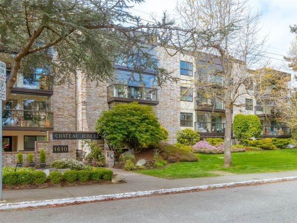 1610 Jubilee Ave, Unit #205, Victoria, BC V8R 6P3