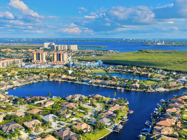 1805 Harbour CIR, CAPE CORAL, FL 33914
