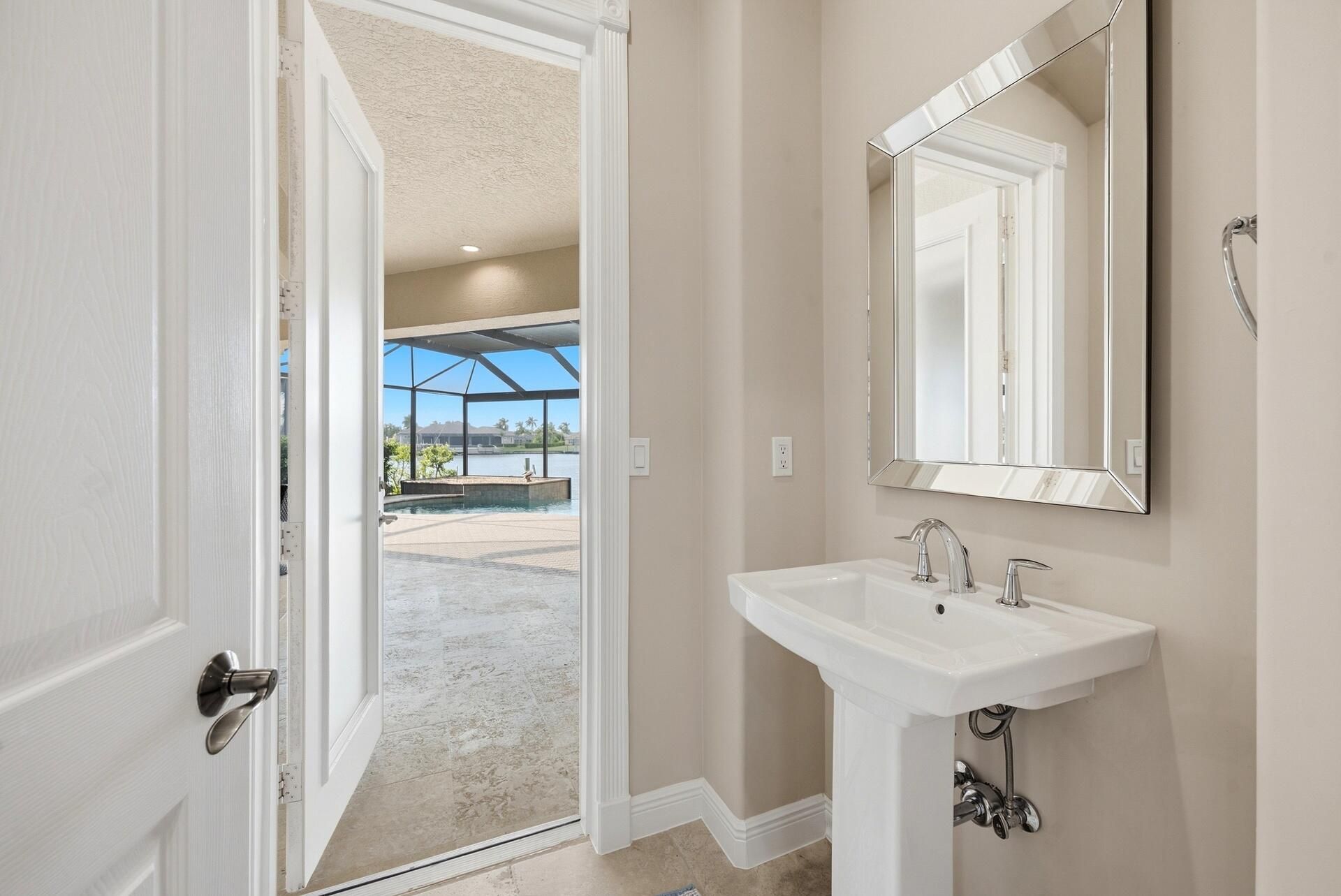 1805 Harbour Cir, Cape Coral, FL 33914 Photo