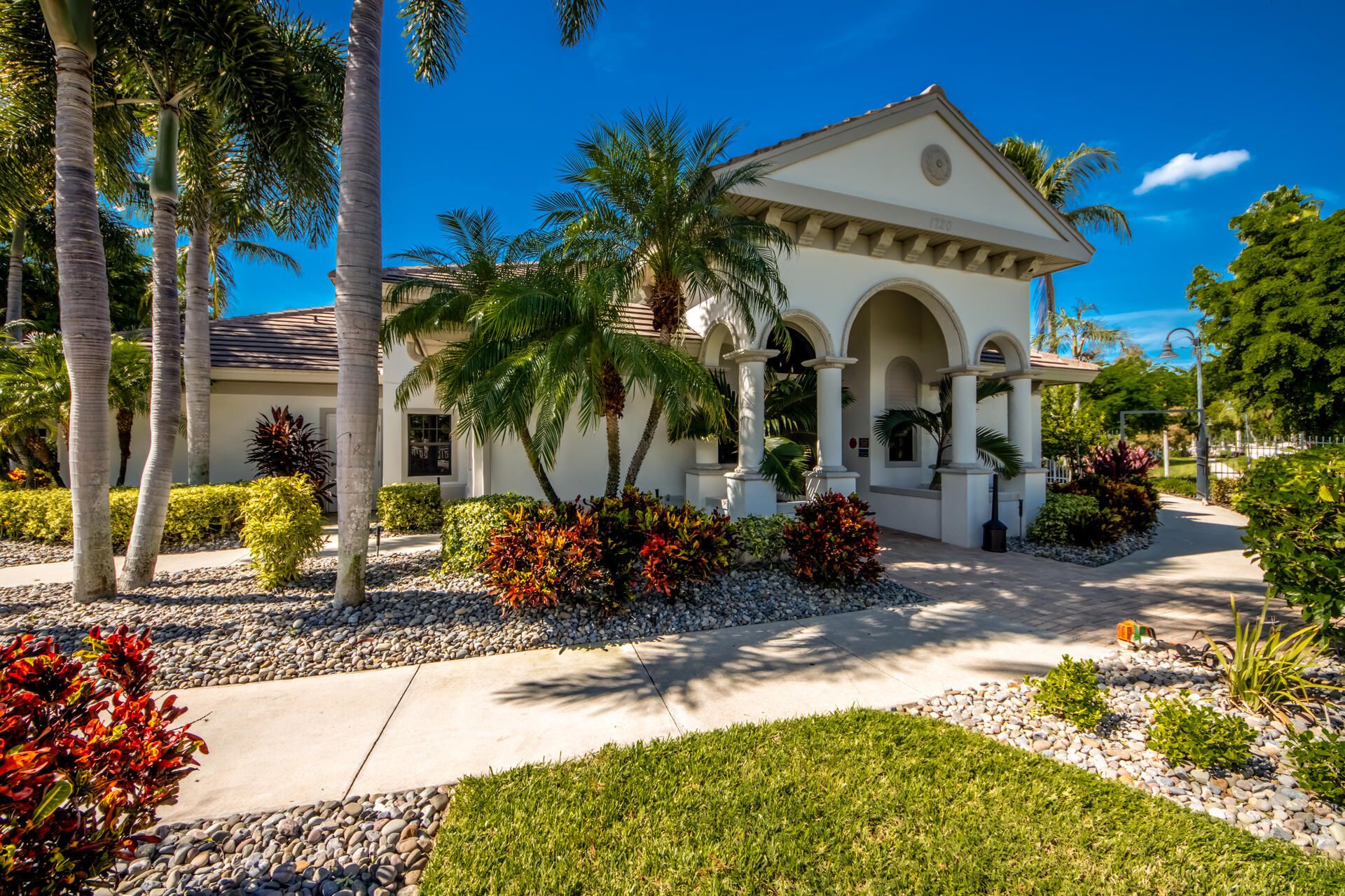 1805 Harbour Cir, Cape Coral, FL 33914 Photo