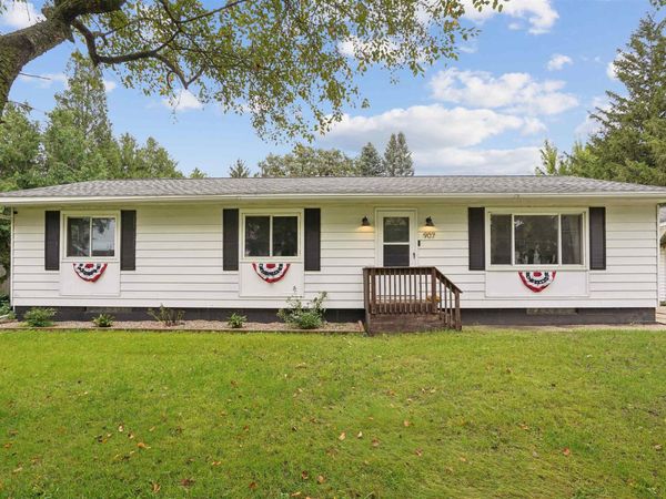 907 Sherman Street, Dysart, IA 52224