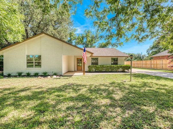 319 Columbine ST, Meadowlakes, TX 78654