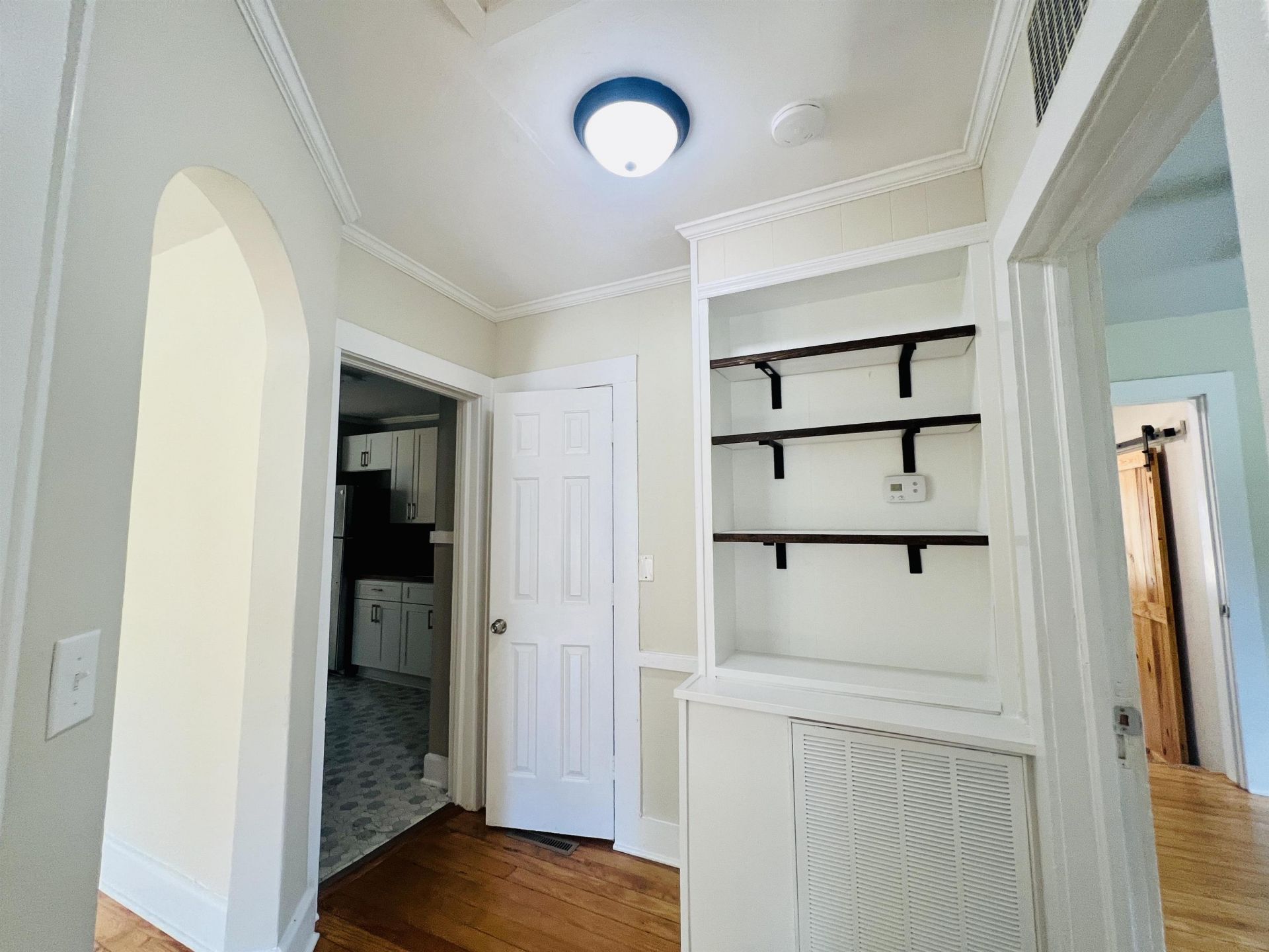 111 Cooper St. Photo 11