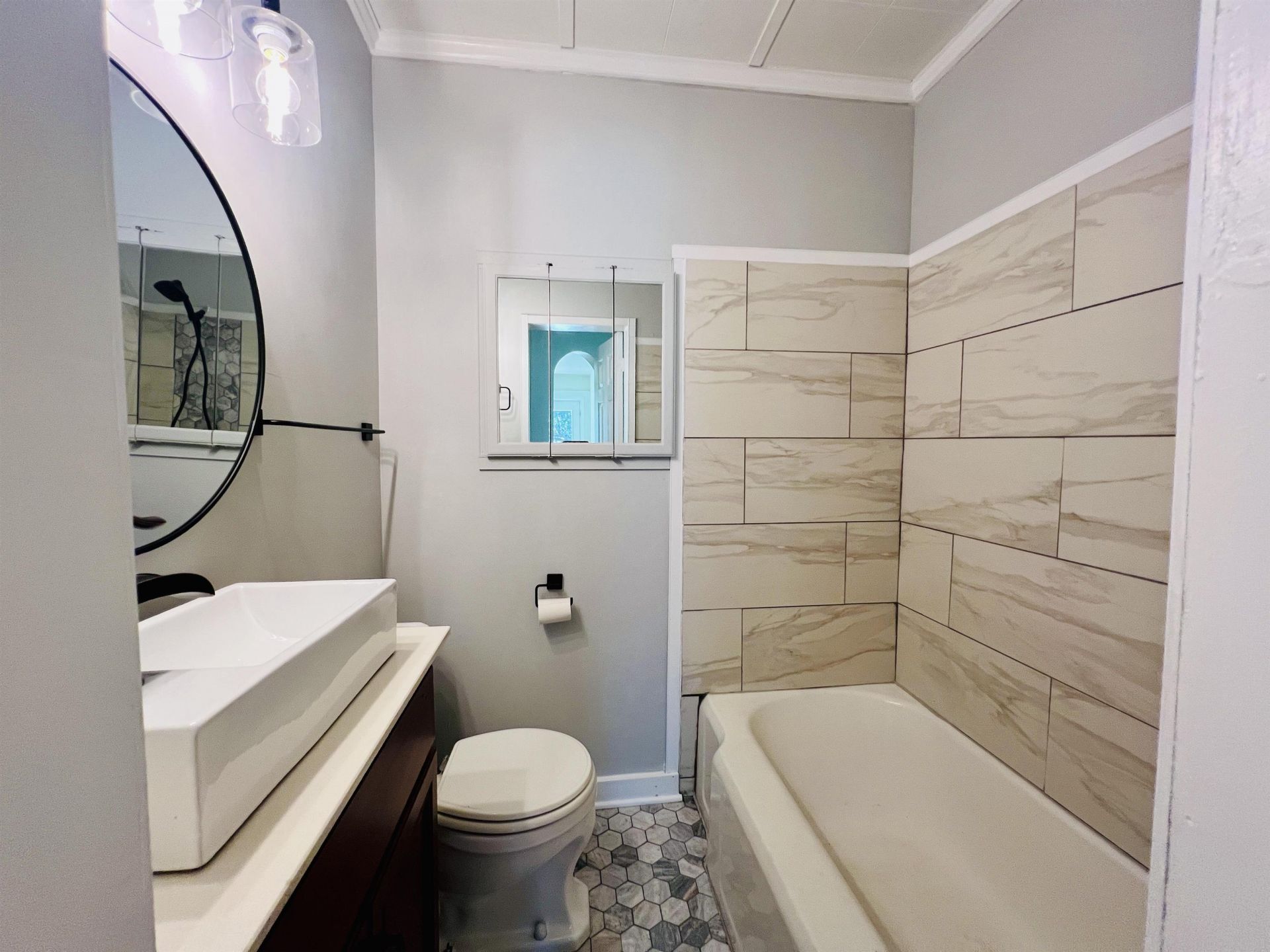 111 Cooper St. Photo 14