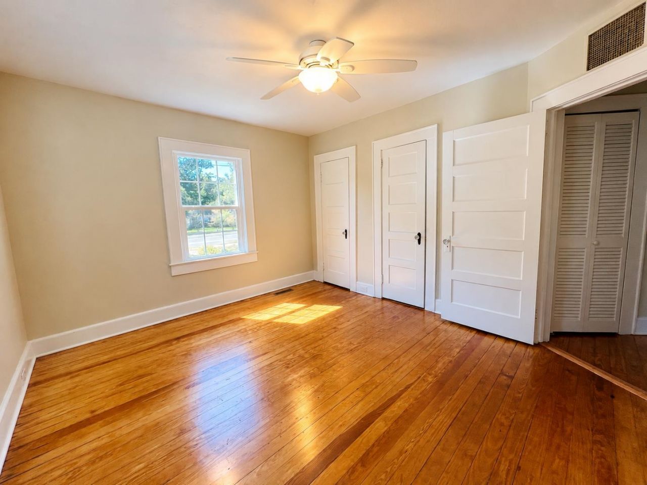 111 Cooper St. Photo 16