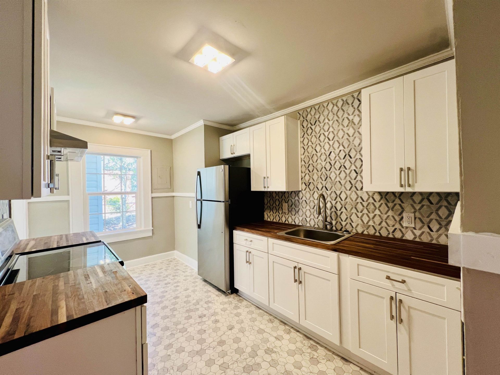 111 Cooper St. Photo 5