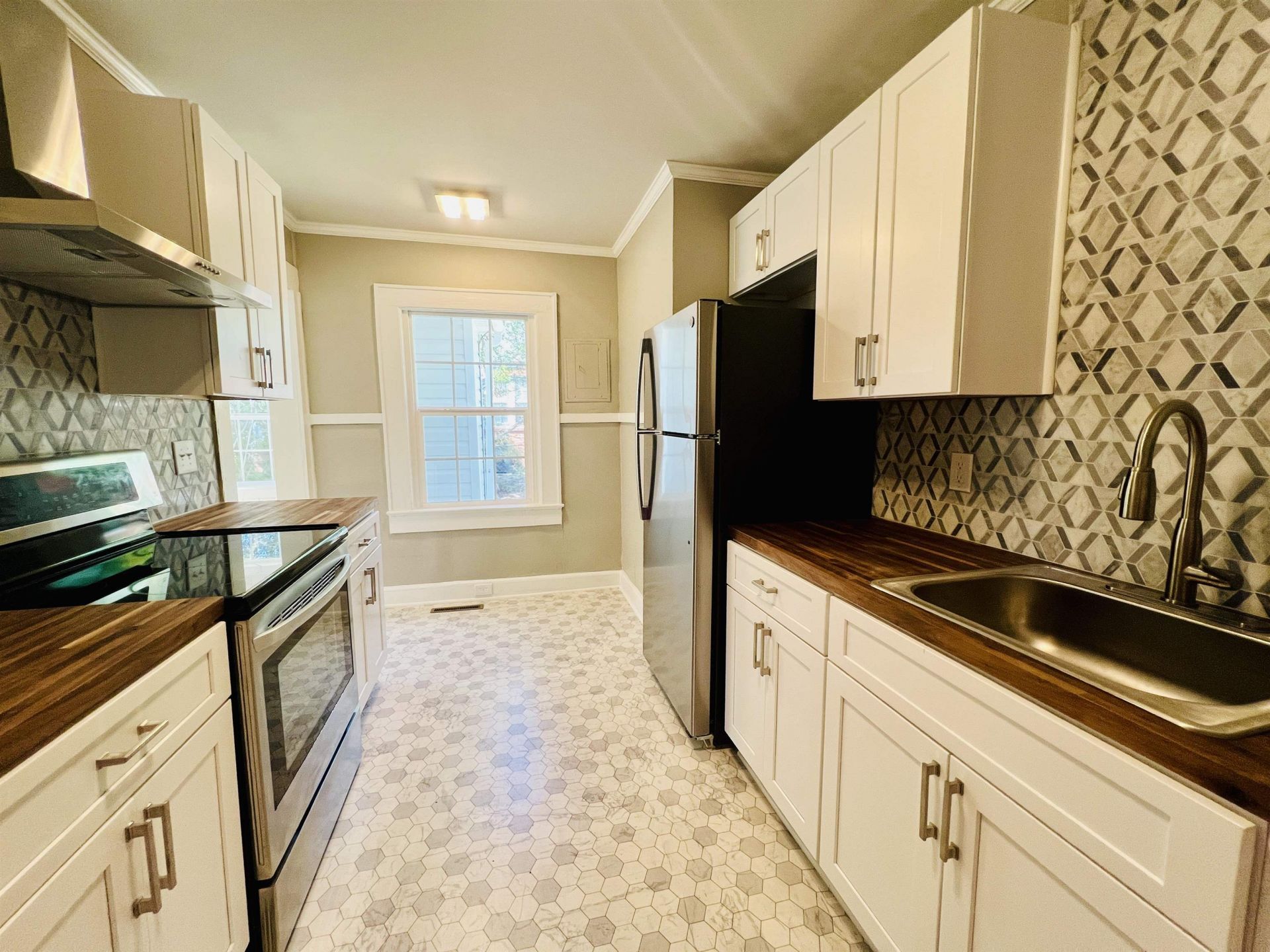 111 Cooper St. Photo 7