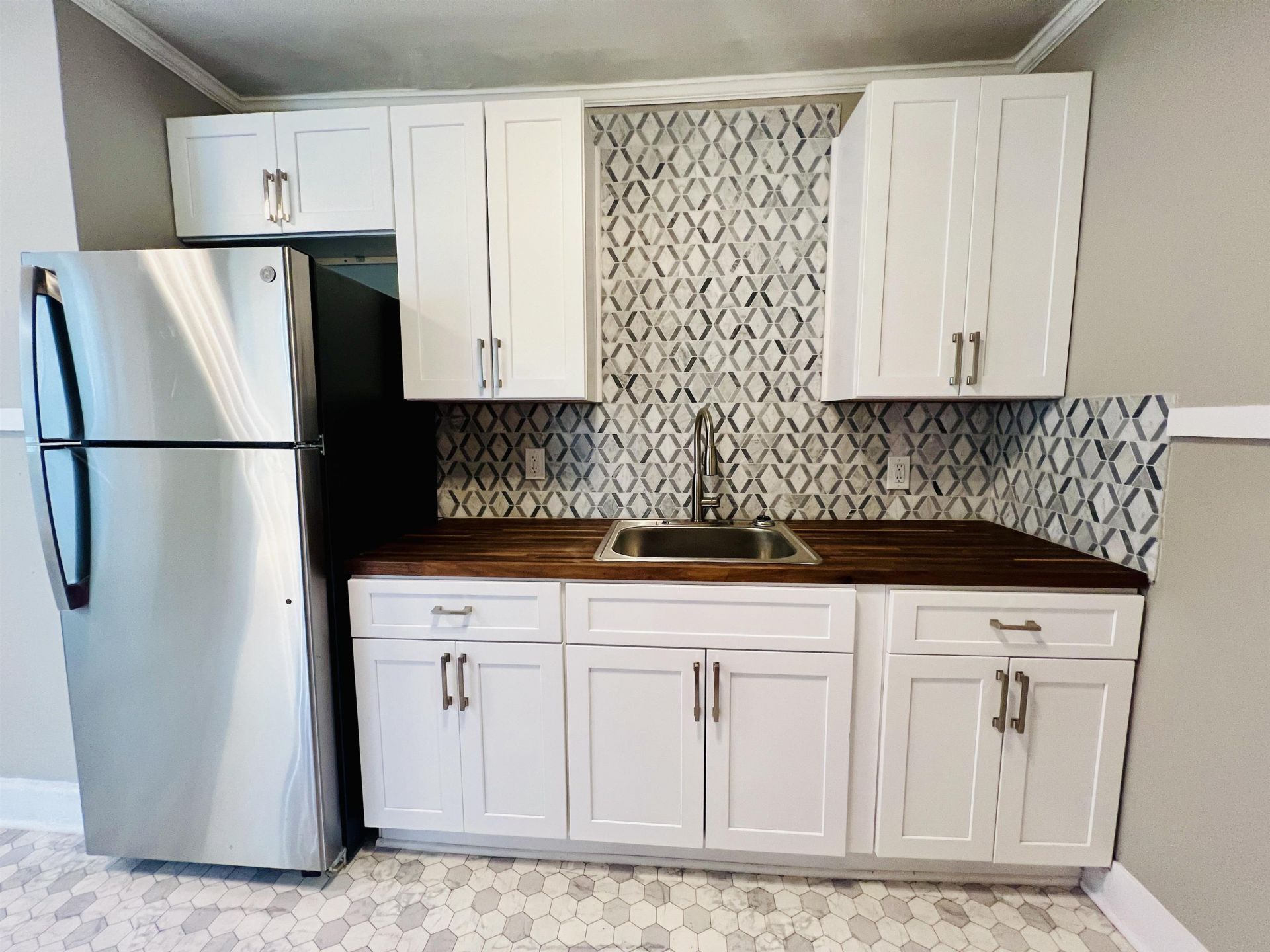 111 Cooper St. Photo 8