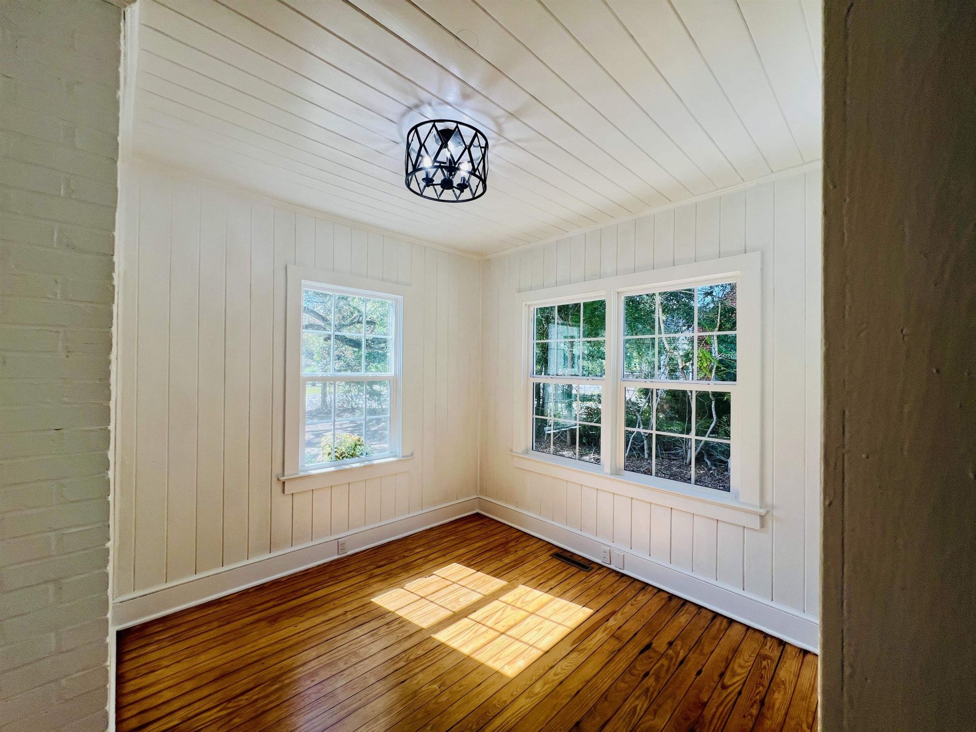 111 Cooper St. Photo 9