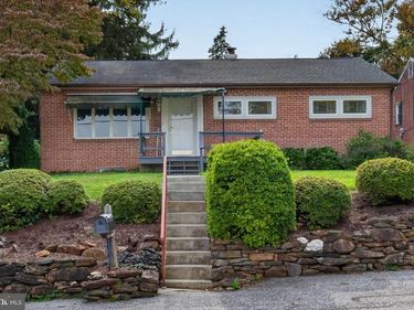 240 W BROAD STREET, YOE, PA 17313
