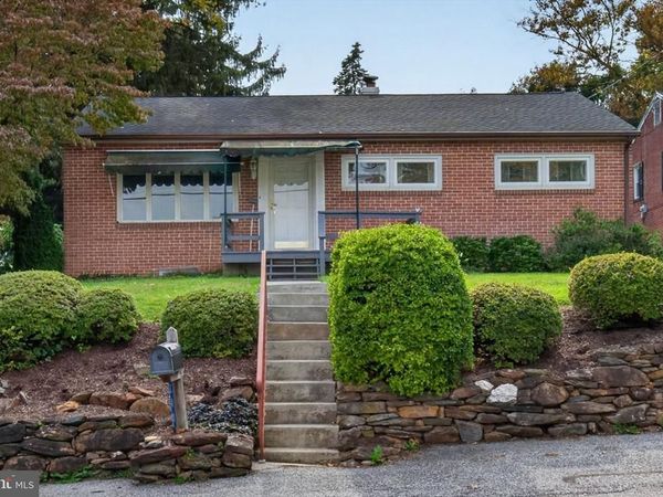 240 W BROAD STREET, YOE, PA 17313