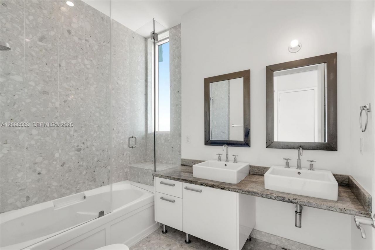185 SW 7th St , Unit 4401, Miami, FL 33130 Photo