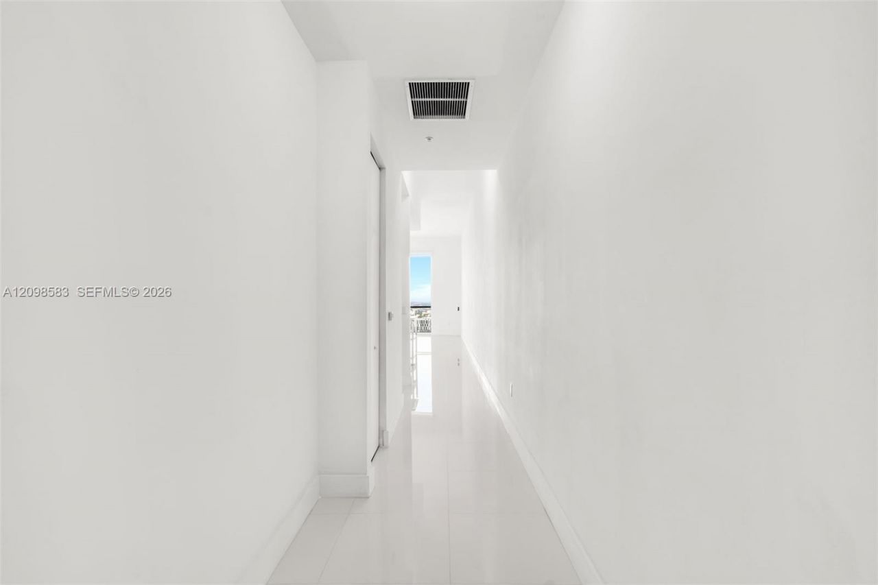 185 SW 7th St , Unit 4401, Miami, FL 33130 Photo