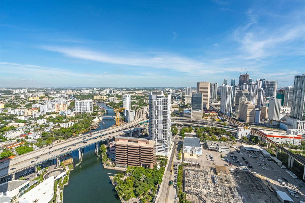 185 SW 7th St , Unit 4401, Miami, FL 33130 Photo