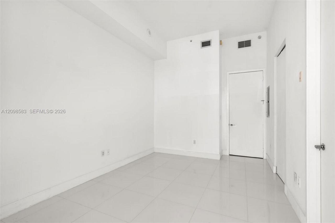 185 SW 7th St , Unit 4401, Miami, FL 33130 Photo