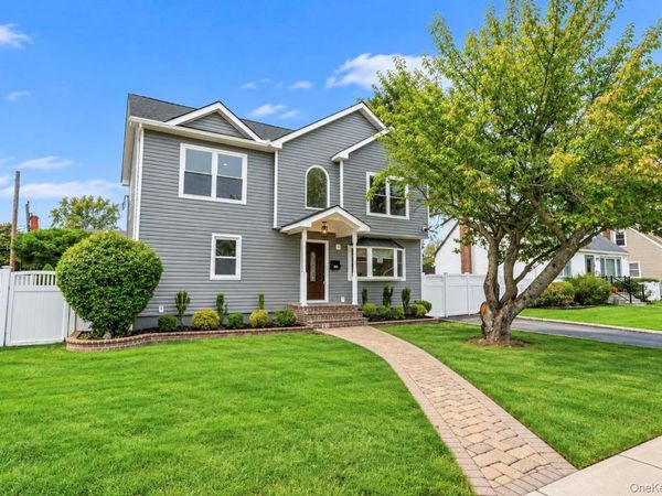 18 Hitchcock Lane, Farmingdale, NY 11735