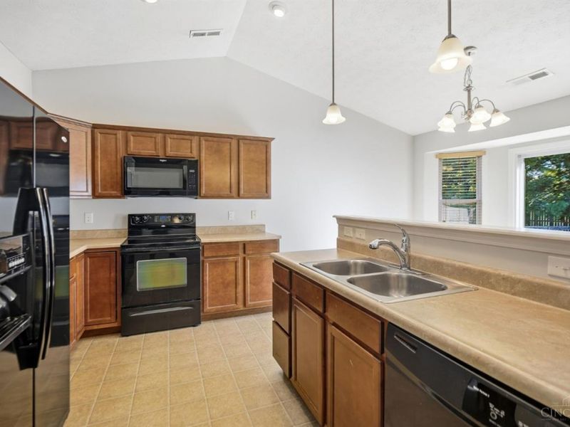 911 Regency Court, Trenton, OH 45067 Photo 12