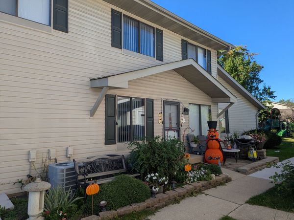 2S758 Winchester Circle, Unit 3, Warrenville, IL 60555