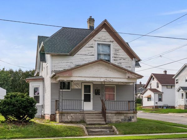 1602 S 10th St, Manitowoc, WI 54220
