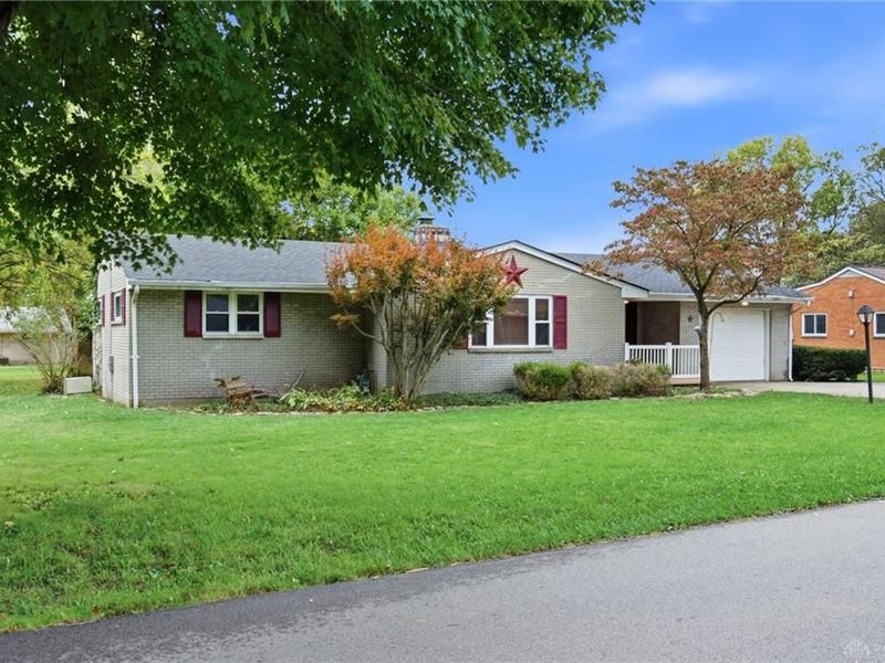 65 Elmwood Drive, Springboro, OH 45066 Photo 2