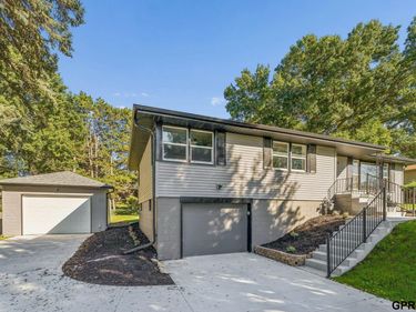 919 N 69 Street, Omaha, NE 68132