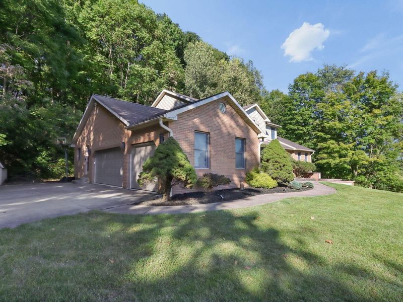800 Briarhill Drive, Newark, OH 43055 Photo 2