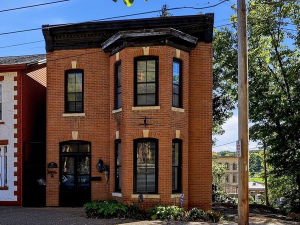 122 S Bench Street, GALENA, IL 61036