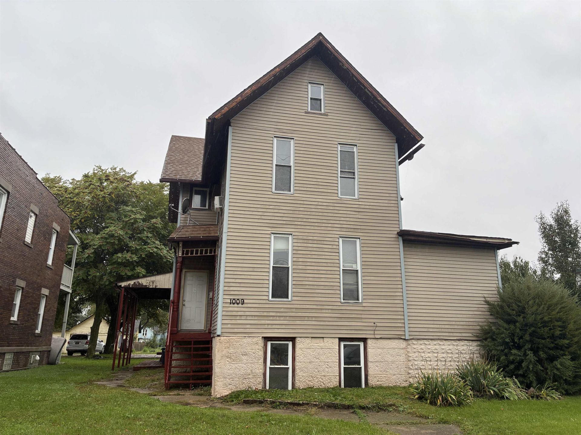 1009 7th Street, Rockford, IL 61104 Main Photo