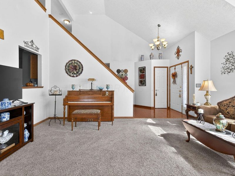 6324 Rossmore Lane , Canal Winchester, OH 43110 Photo 3