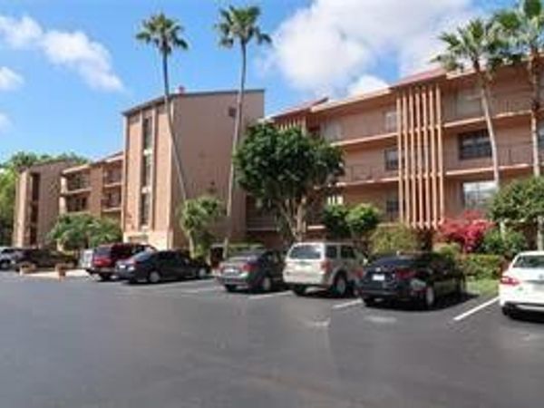 357 N ROCK ISLAND Road, Unit 405, Margate, FL 33063