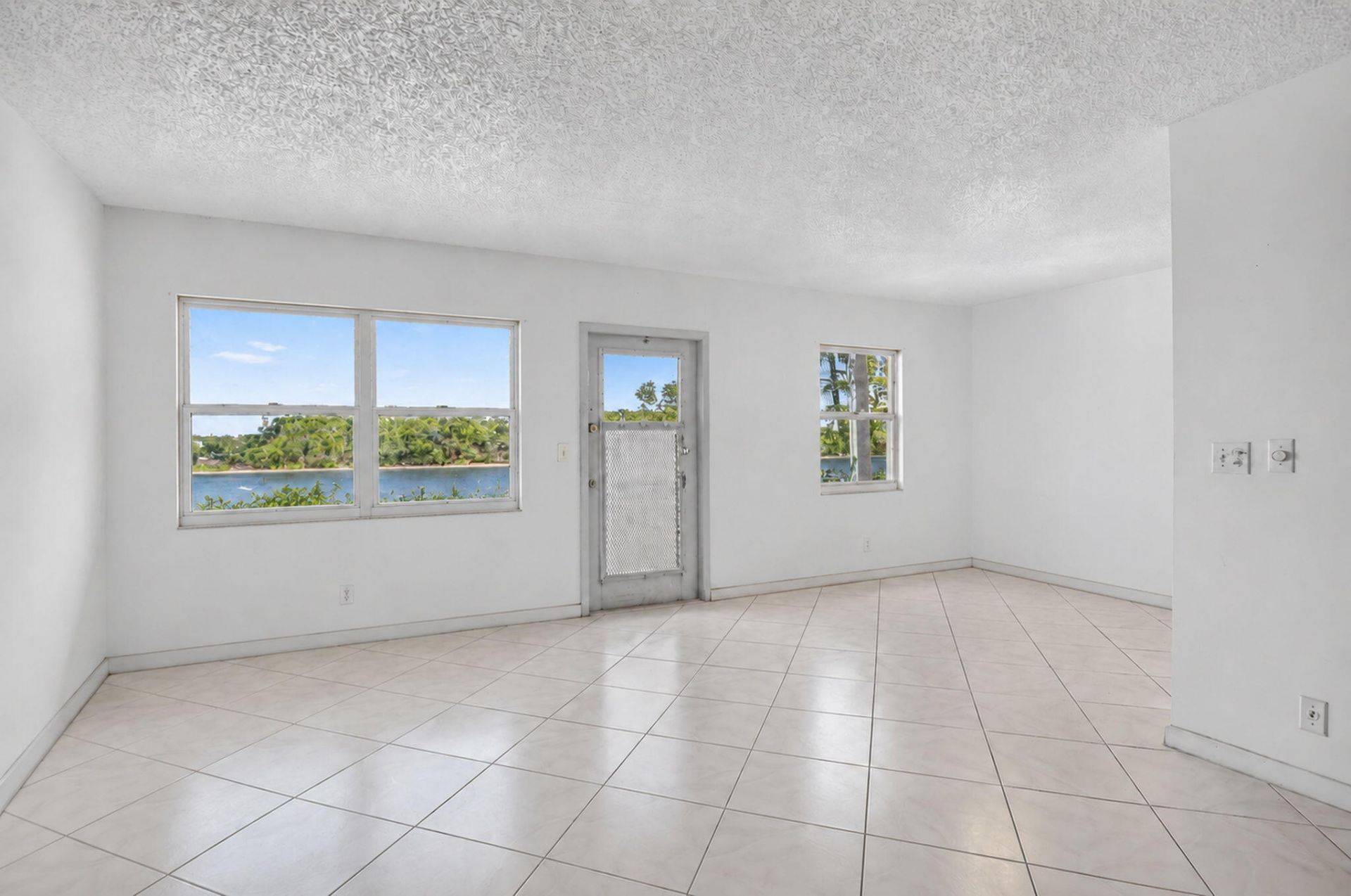 4025 Swansea B, Unit 4025, Deerfield Beach, FL 33442 Photo