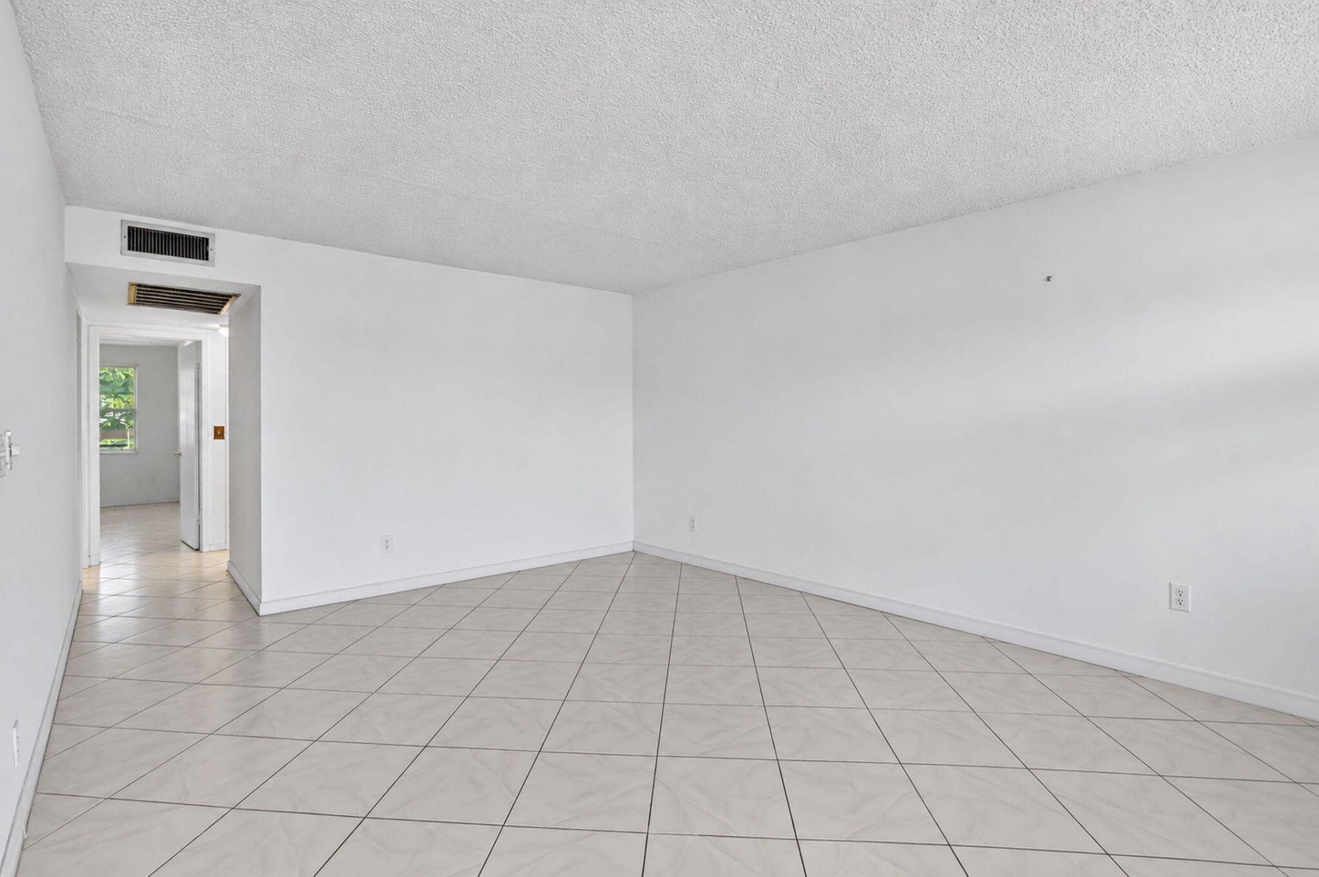4025 Swansea B, Unit 4025, Deerfield Beach, FL 33442 Photo