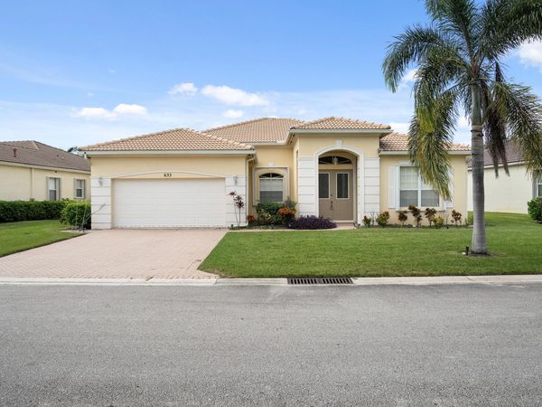633 SW Long Key Court, Port St. Lucie, FL 34986